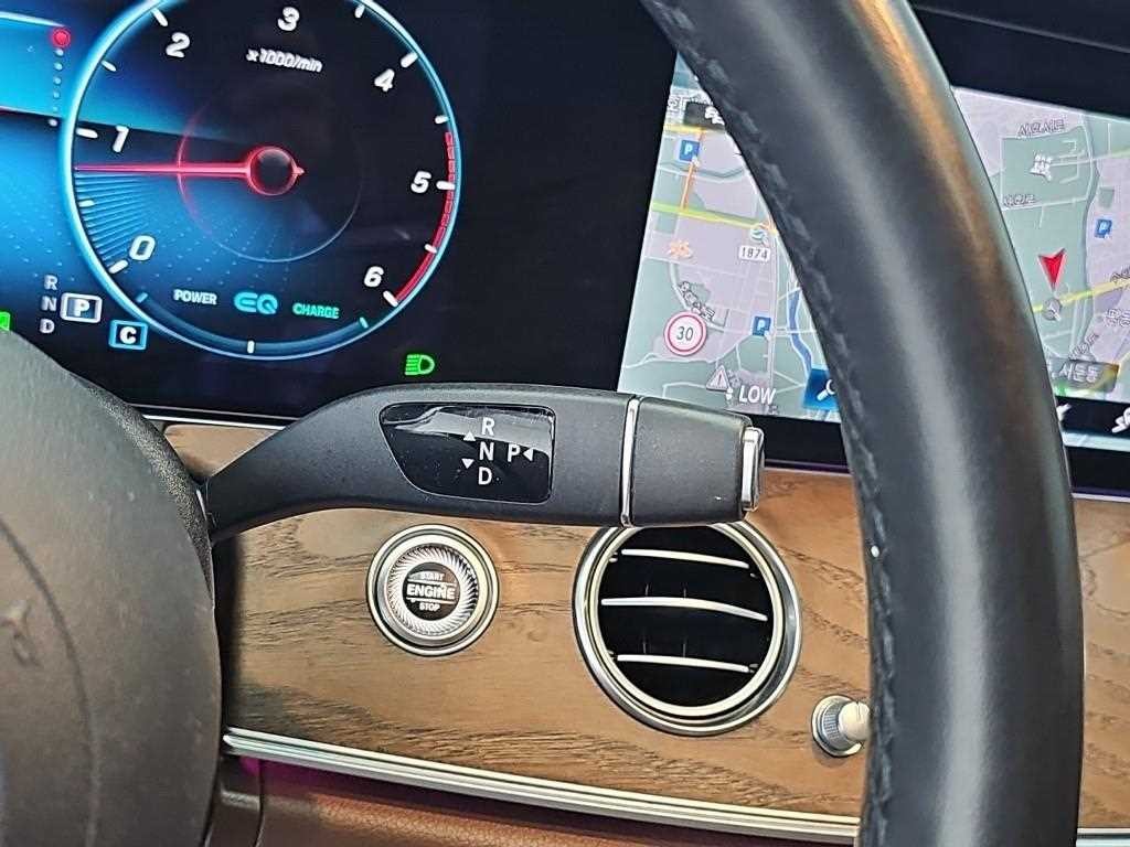 벤츠 E 클래스 E-클래스 W213 E220d 4MATIC 익스클루시브 이미지 8
