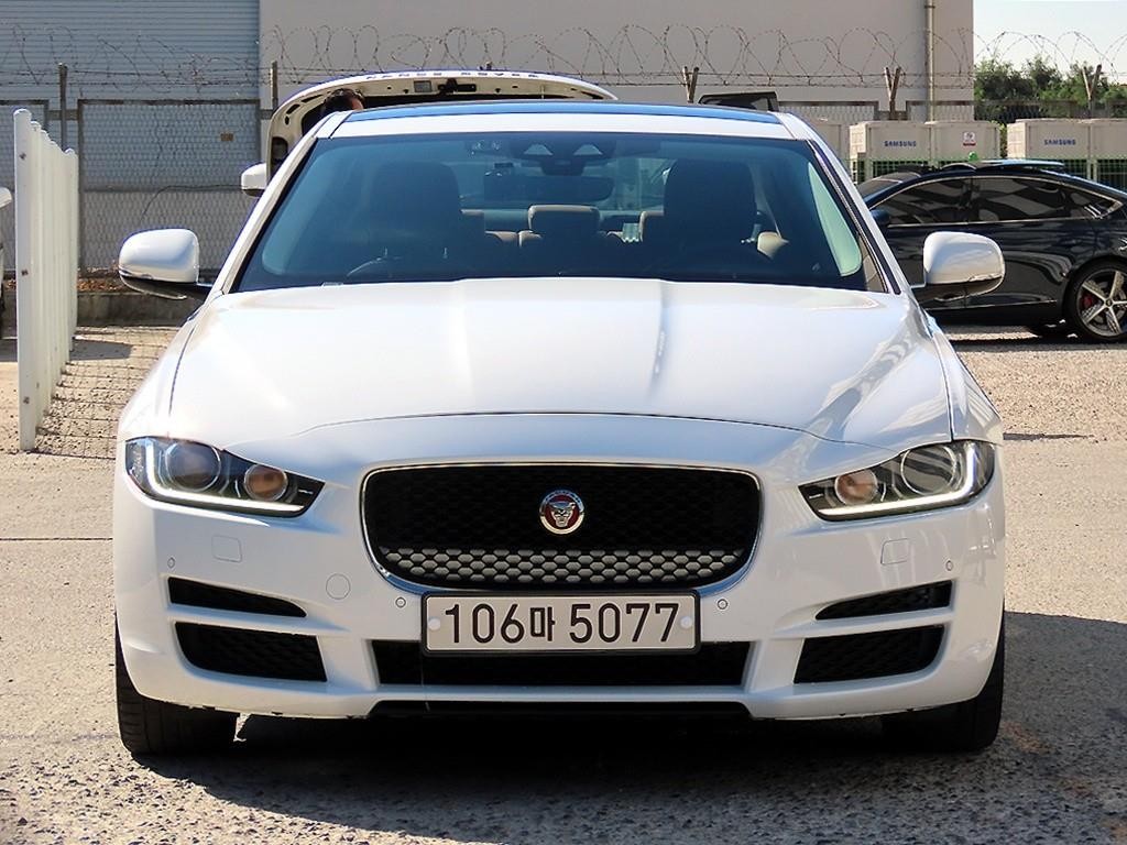 재규어 XE 2.0D 프레스티지 이미지 1