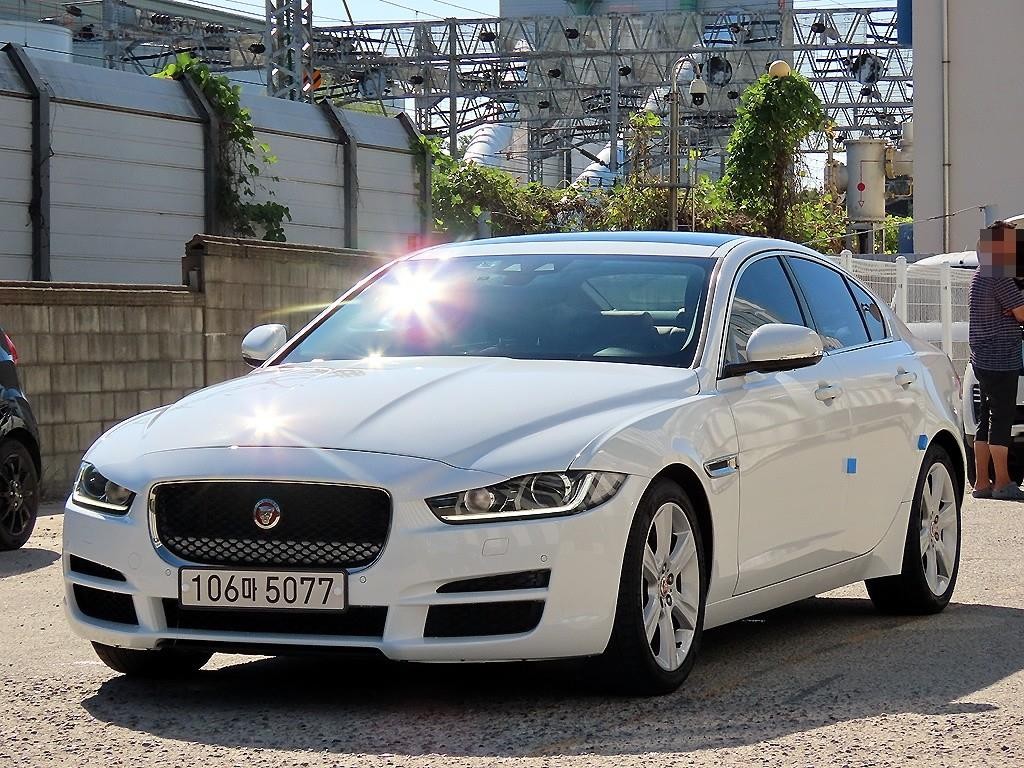 재규어 XE 2.0D 프레스티지 이미지 2