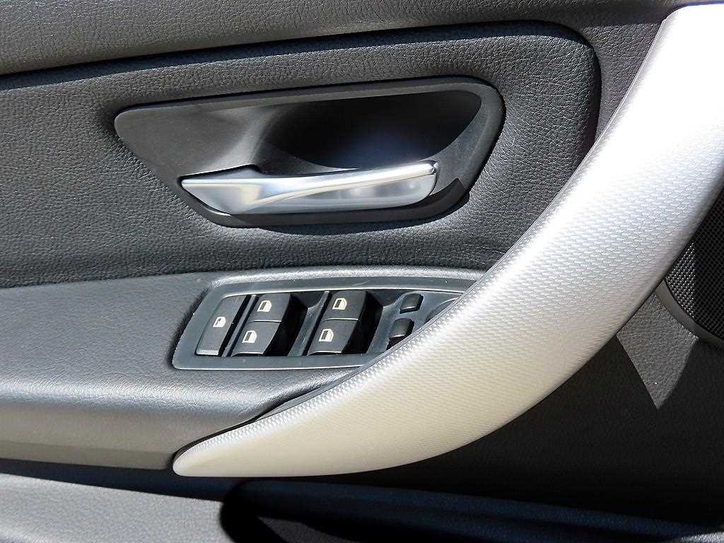 BMW 3시리즈 3시리즈 (F30) 320d M 퍼포먼스 에디션 이미지 12