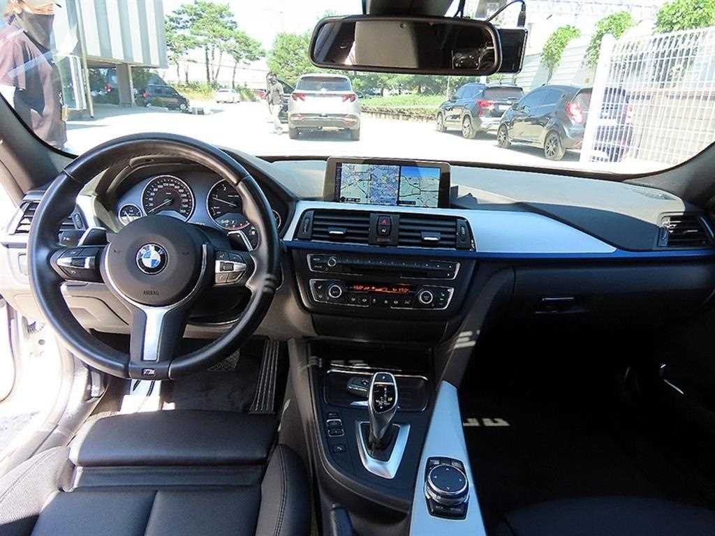 BMW 3시리즈 3시리즈 (F30) 320d M 퍼포먼스 에디션 이미지 7