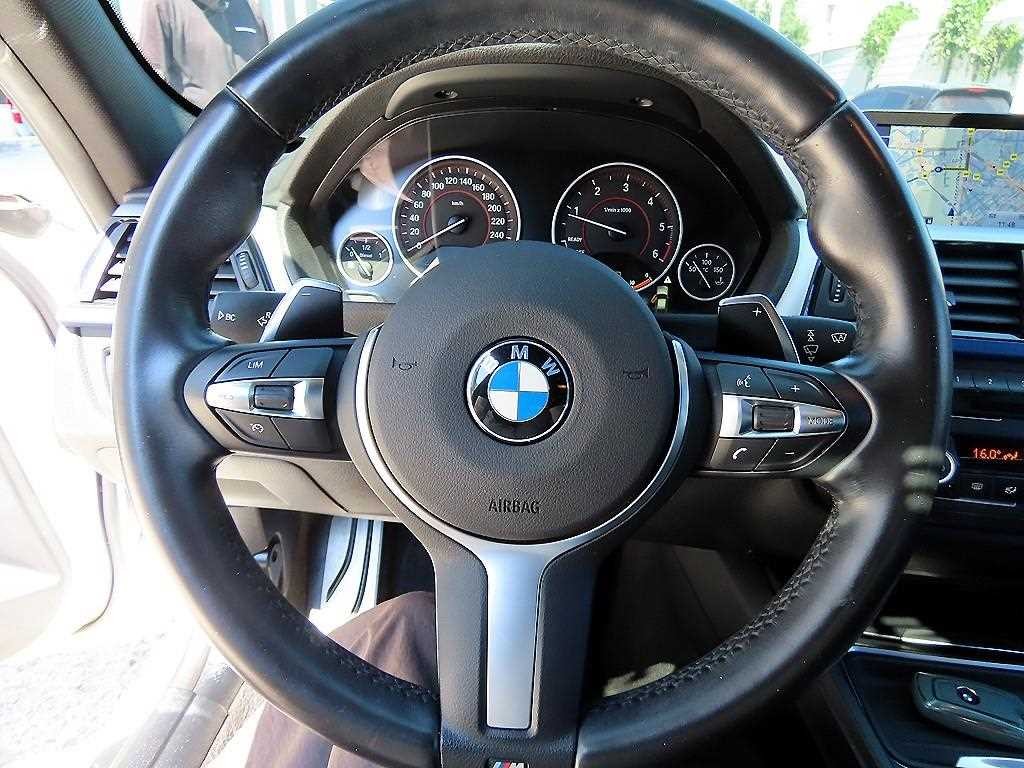 BMW 3시리즈 3시리즈 (F30) 320d M 퍼포먼스 에디션 이미지 8