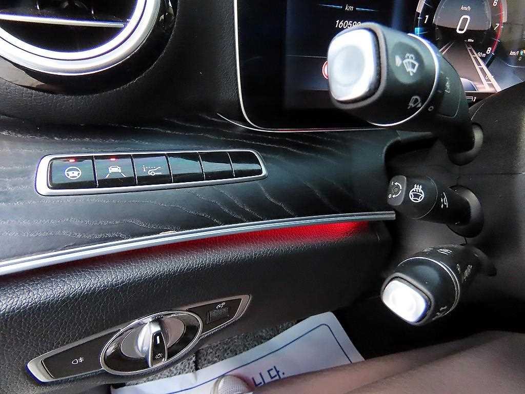 벤츠 E 클래스 E-클래스 W213 E300 4MATIC 아방가르드인텔리전트드라이브 이미지 11