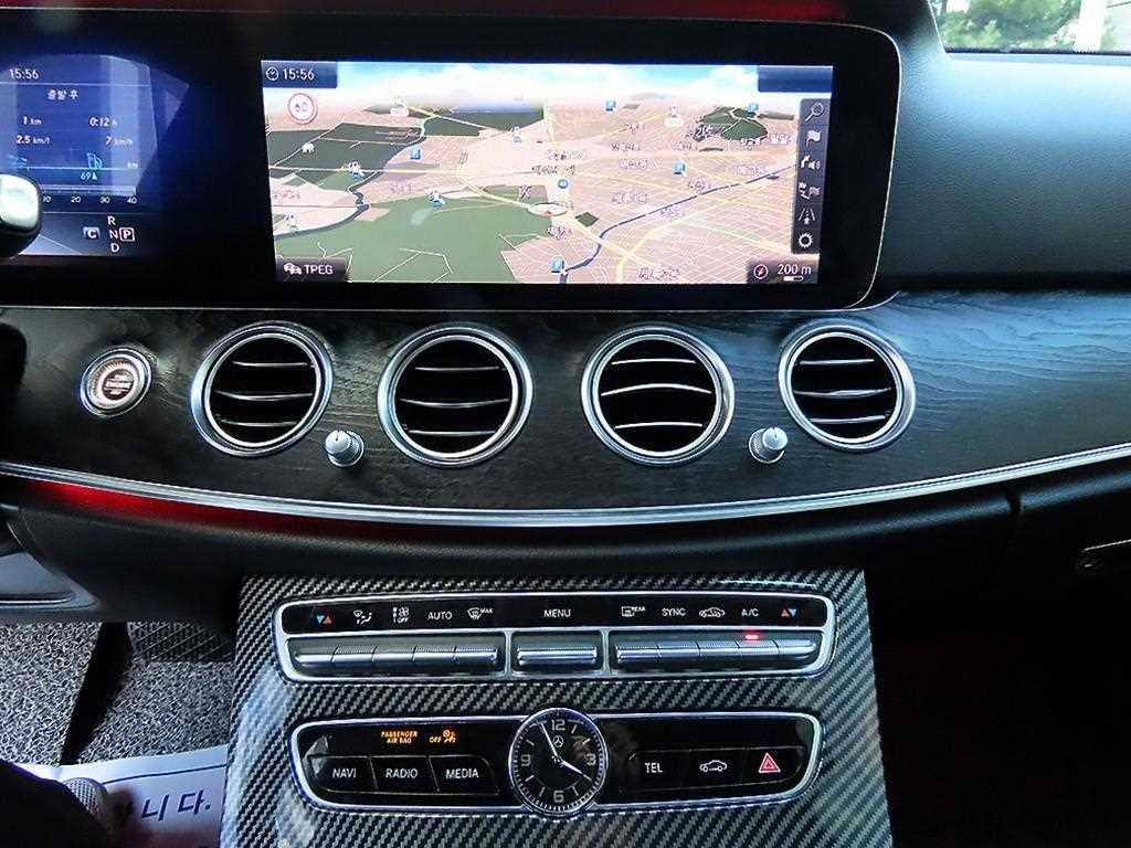 벤츠 E 클래스 E-클래스 W213 E300 4MATIC 아방가르드인텔리전트드라이브 이미지 13