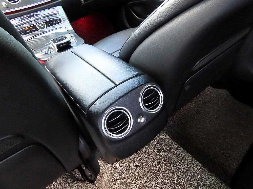 벤츠 E 클래스 E-클래스 W213 E300 4MATIC 아방가르드인텔리전트드라이브 이미지 15