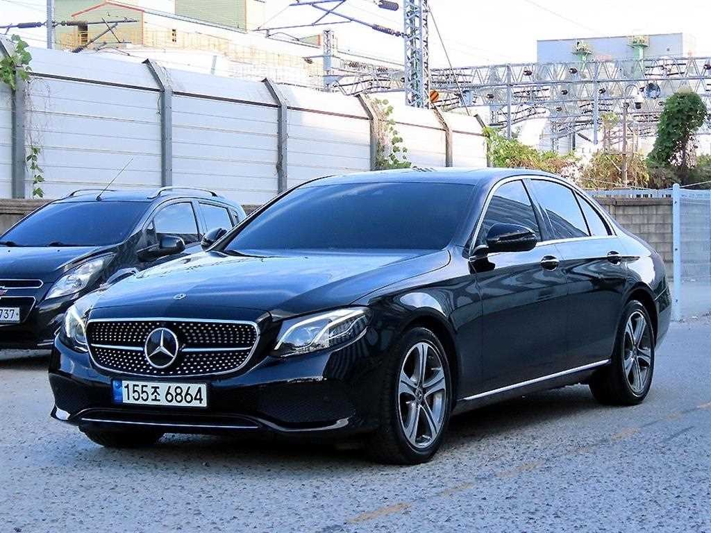 벤츠 E 클래스 E-클래스 W213 E300 4MATIC 아방가르드인텔리전트드라이브 이미지 2