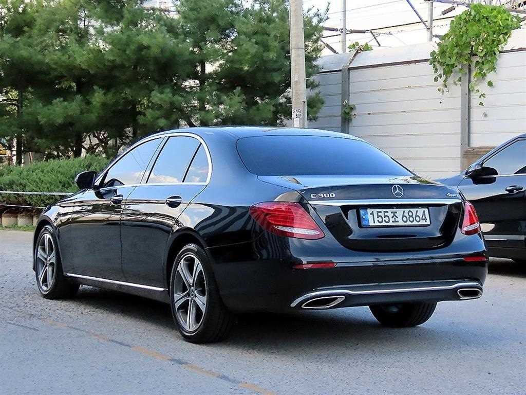 벤츠 E 클래스 E-클래스 W213 E300 4MATIC 아방가르드인텔리전트드라이브 이미지 3