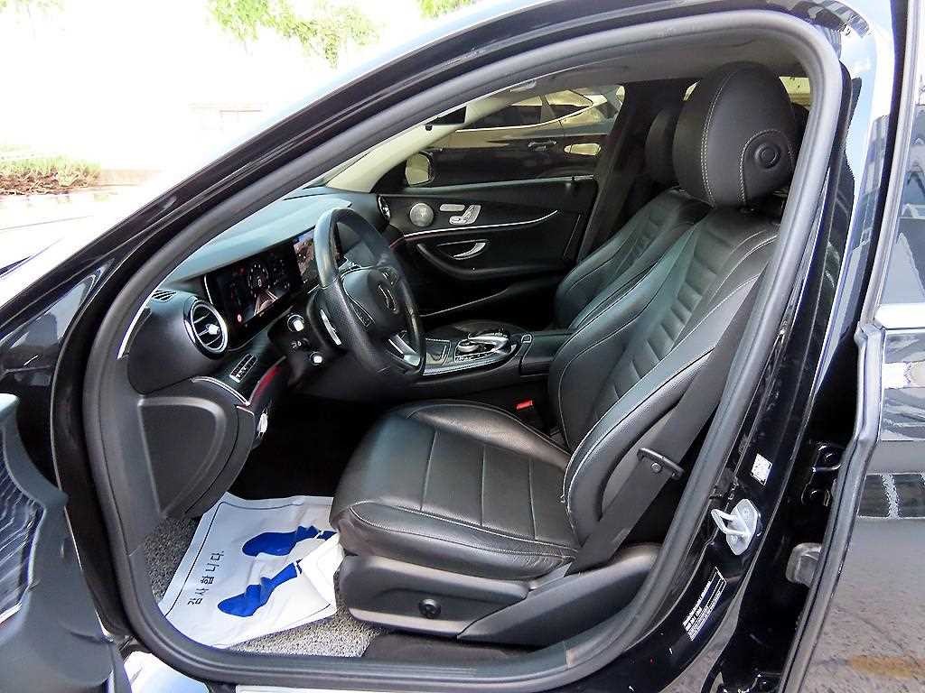 벤츠 E 클래스 E-클래스 W213 E300 4MATIC 아방가르드인텔리전트드라이브 이미지 5