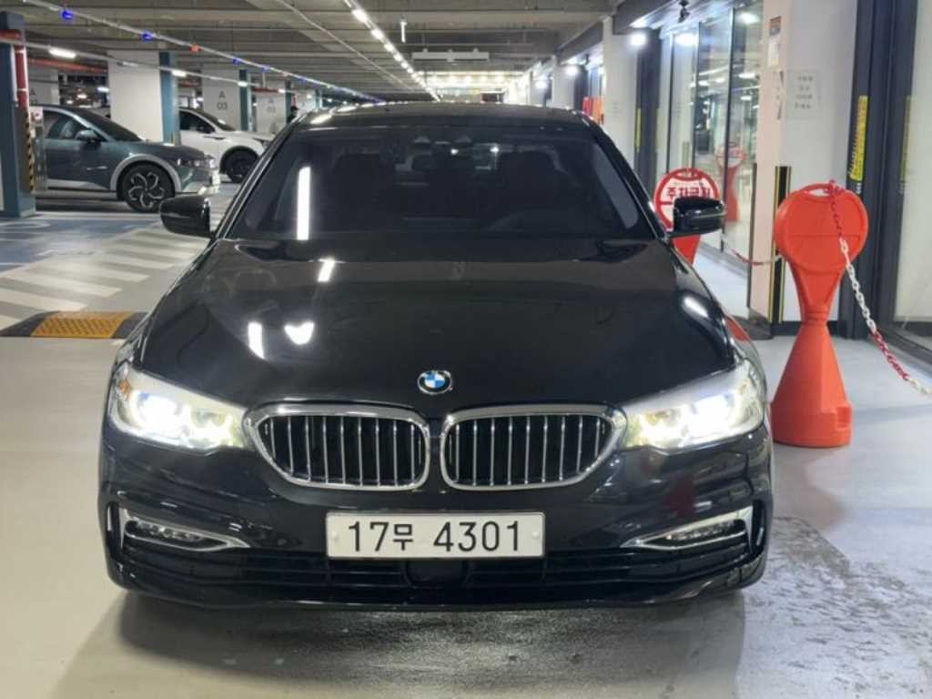 BMW 5시리즈 5시리즈 (G30) 520i 럭셔리 이미지 1