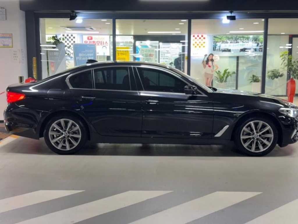 BMW 5시리즈 5시리즈 (G30) 520i 럭셔리 이미지 3