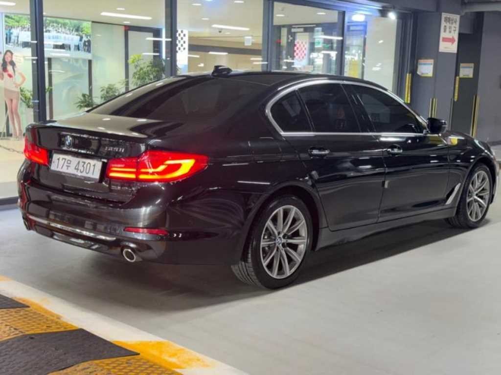 BMW 5시리즈 5시리즈 (G30) 520i 럭셔리 이미지 4