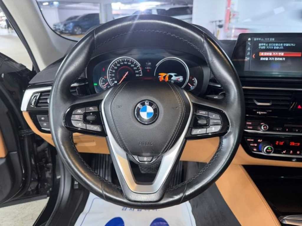 BMW 5시리즈 5시리즈 (G30) 520i 럭셔리 이미지 8