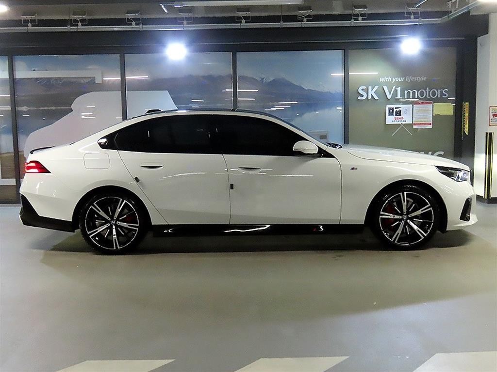 BMW 5시리즈 5시리즈 (G60) 530i xDrive M 스포츠 프로 스페셜 에디션 이미지 3