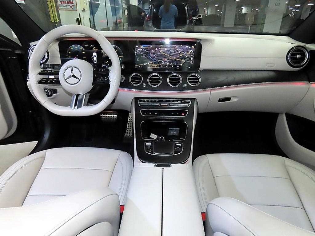 벤츠 E 클래스 E-클래스 W213 E220d 4MATIC AMG라인 이미지 10