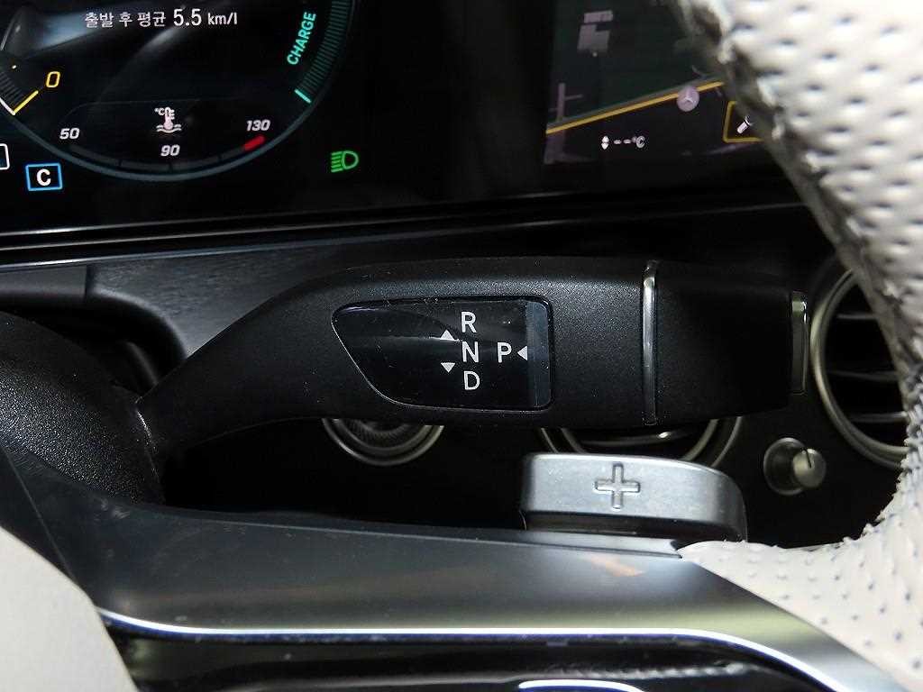 벤츠 E 클래스 E-클래스 W213 E220d 4MATIC AMG라인 이미지 13