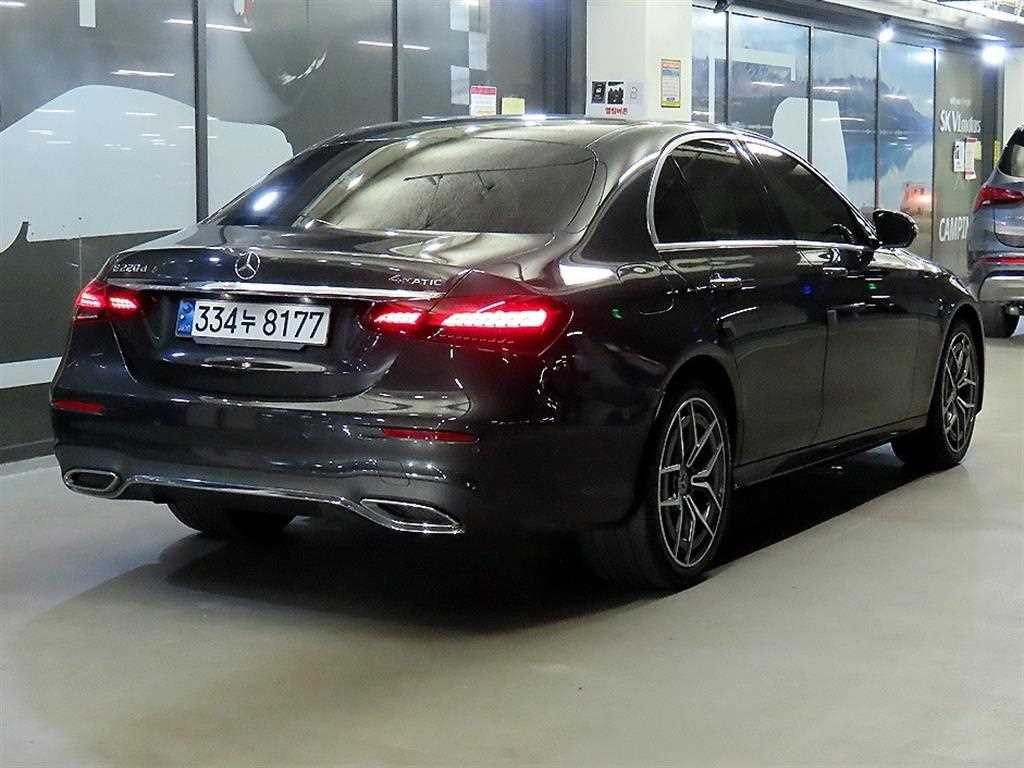 벤츠 E 클래스 E-클래스 W213 E220d 4MATIC AMG라인 이미지 4