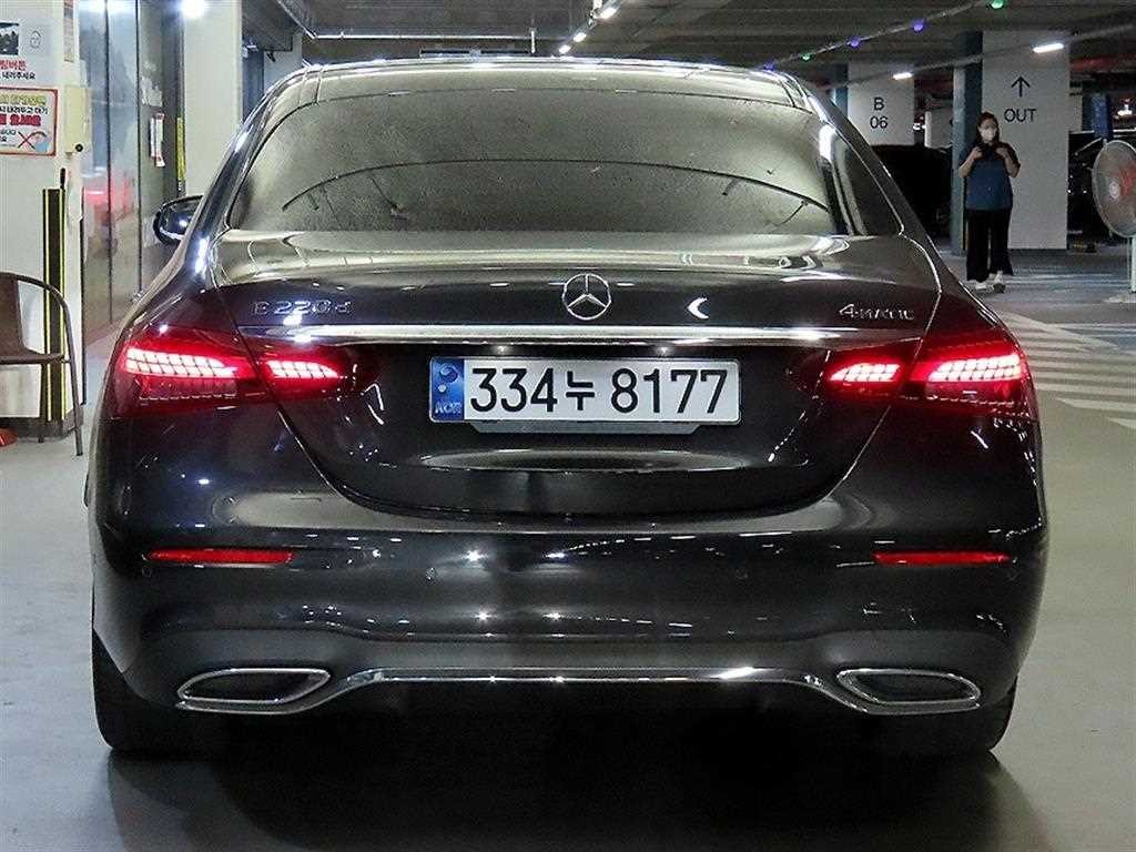 벤츠 E 클래스 E-클래스 W213 E220d 4MATIC AMG라인 이미지 5