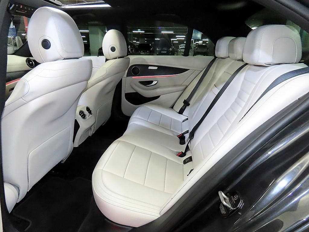 벤츠 E 클래스 E-클래스 W213 E220d 4MATIC AMG라인 이미지 7