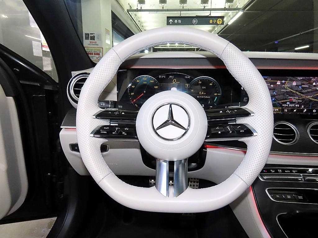 벤츠 E 클래스 E-클래스 W213 E220d 4MATIC AMG라인 이미지 8