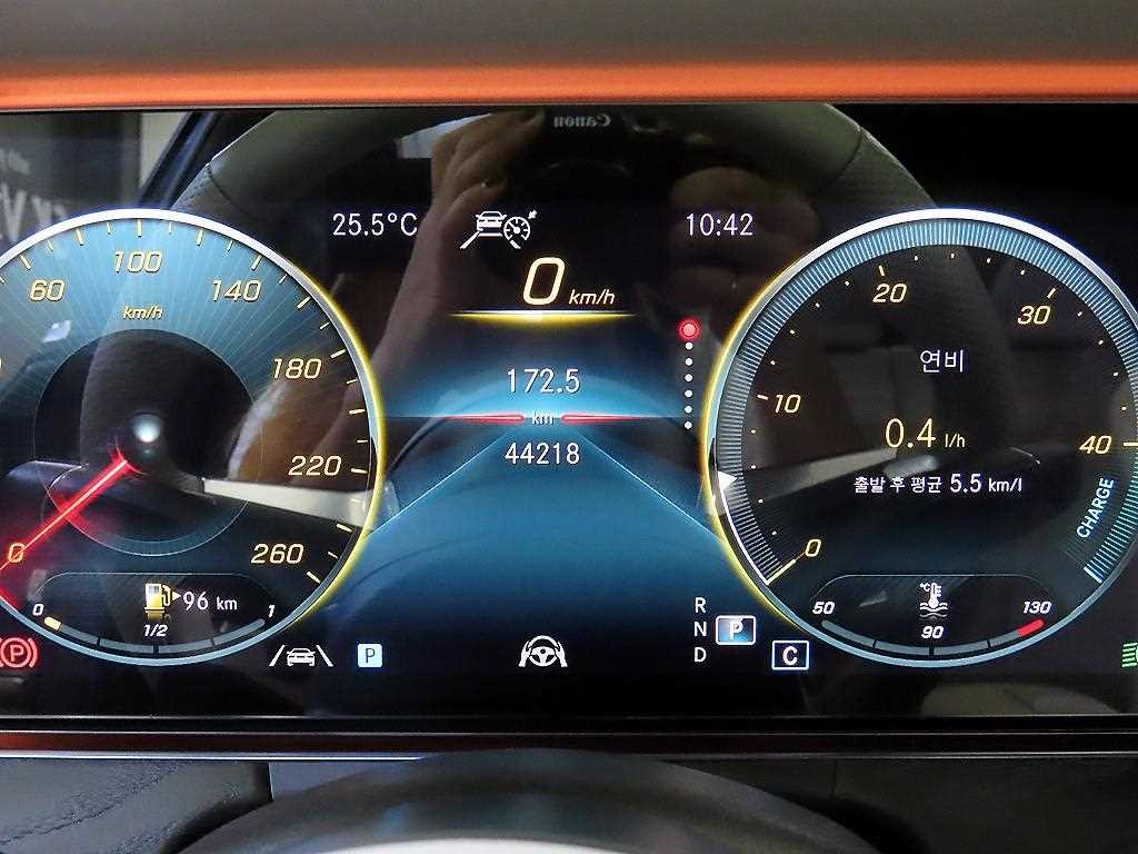 벤츠 E 클래스 E-클래스 W213 E220d 4MATIC AMG라인 이미지 9