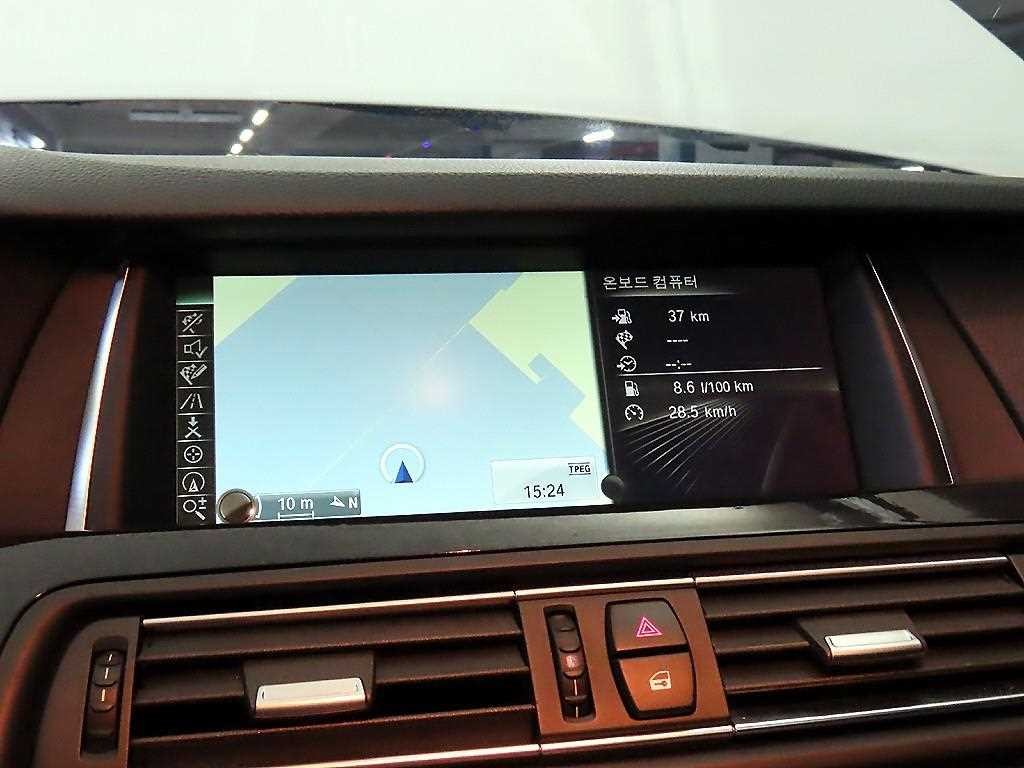 BMW 5시리즈 5시리즈 (F10) 520d xDrive 이미지 12