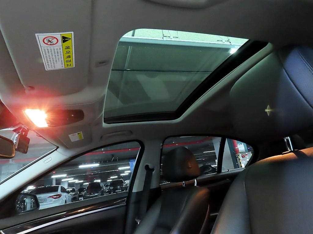 BMW 5시리즈 5시리즈 (F10) 520d xDrive 이미지 15