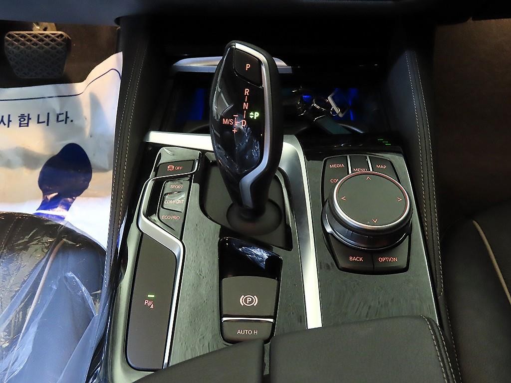 BMW 5시리즈 5시리즈 (G30) 520i 럭셔리 이미지 12