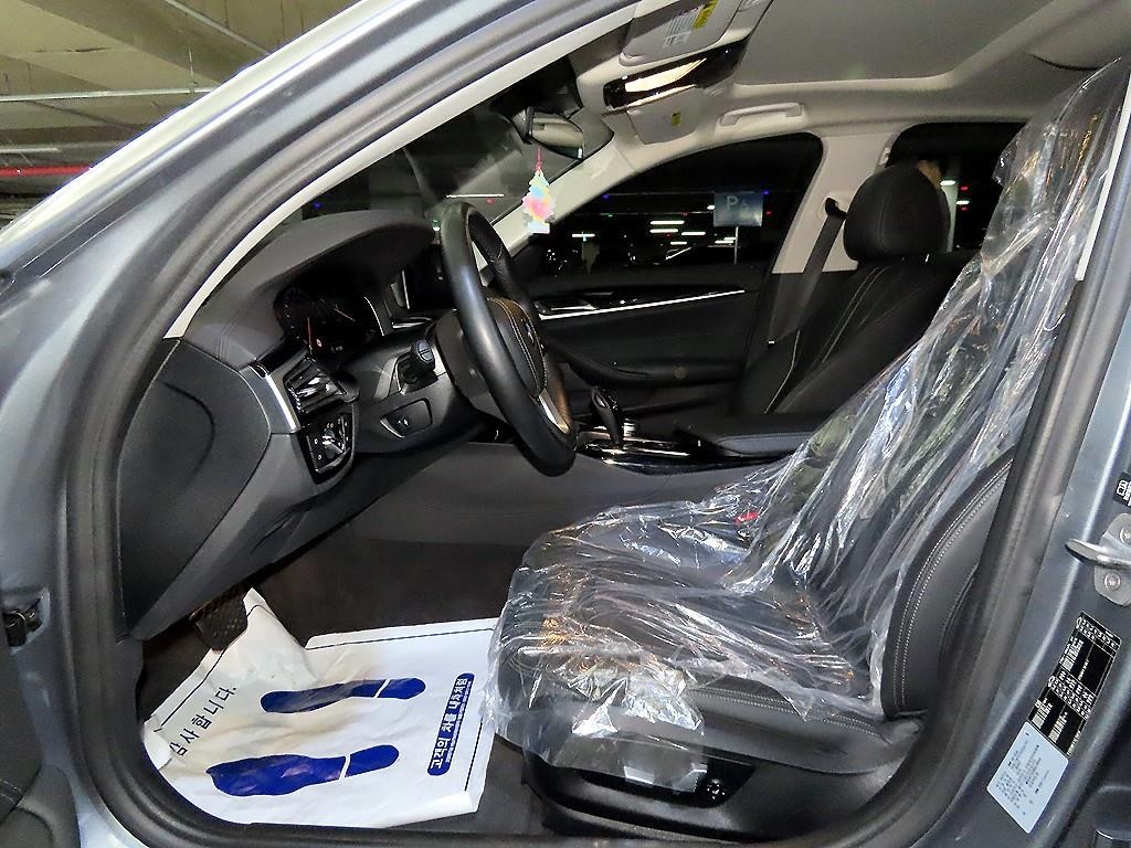 BMW 5시리즈 5시리즈 (G30) 520i 럭셔리 이미지 6