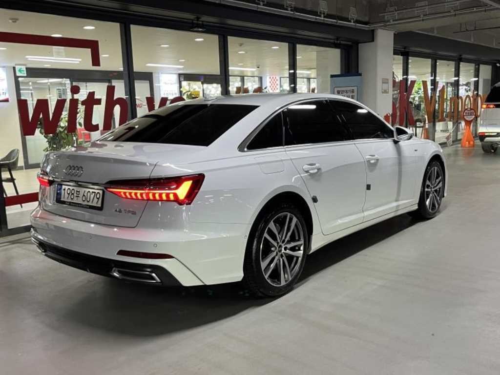 아우디 A6 A6 (C8) 45 TFSI 프리미엄 이미지 4