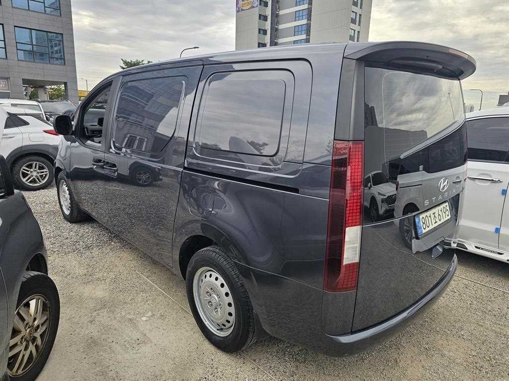 현대 스타리아 2WD 디젤 카고 스마트 3인승 이미지 3