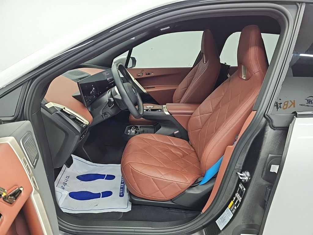 BMW iX xDrive 50 스포츠 플러스 이미지 11