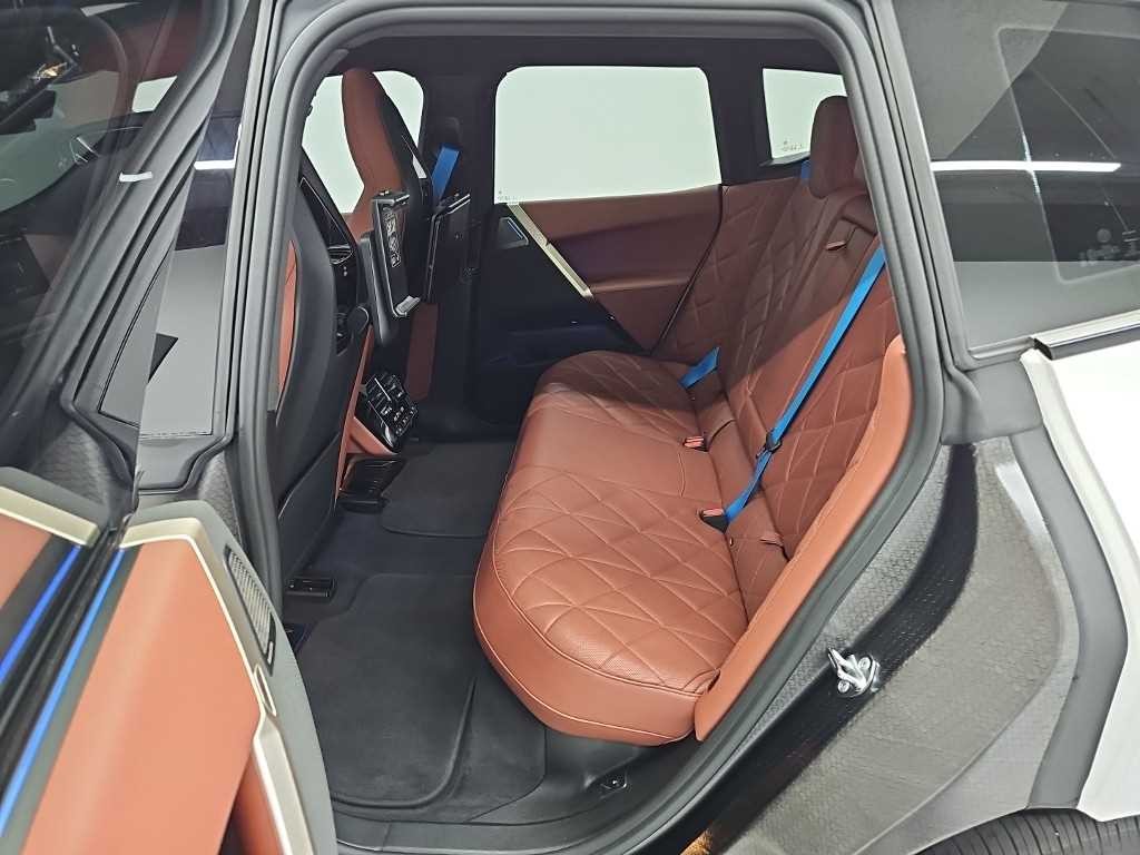 BMW iX xDrive 50 스포츠 플러스 이미지 12