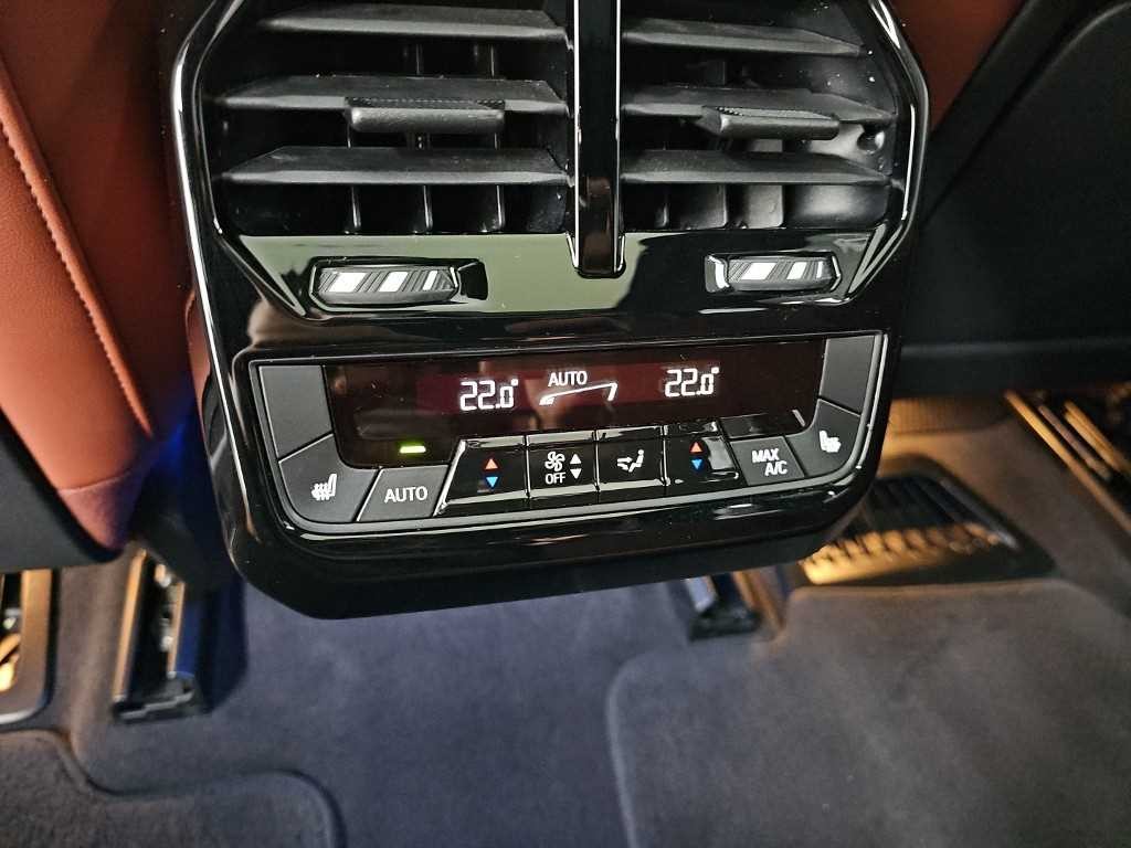 BMW iX xDrive 50 스포츠 플러스 이미지 13