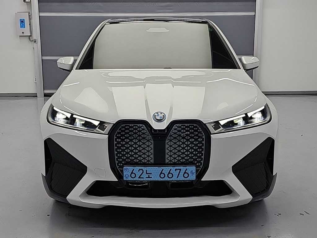 BMW iX xDrive 50 스포츠 플러스 이미지 2