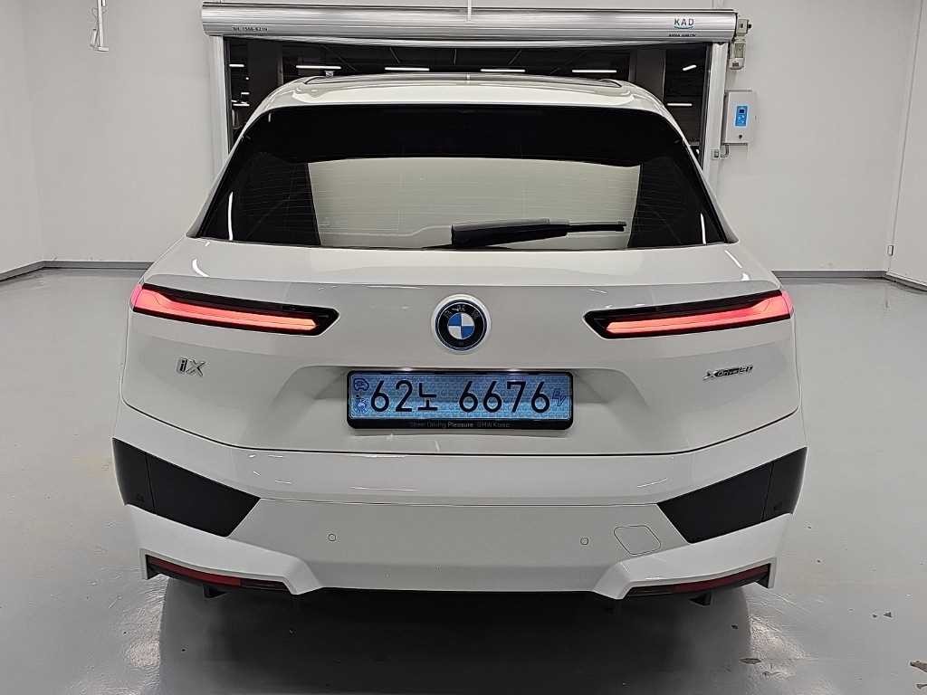 BMW iX xDrive 50 스포츠 플러스 이미지 3
