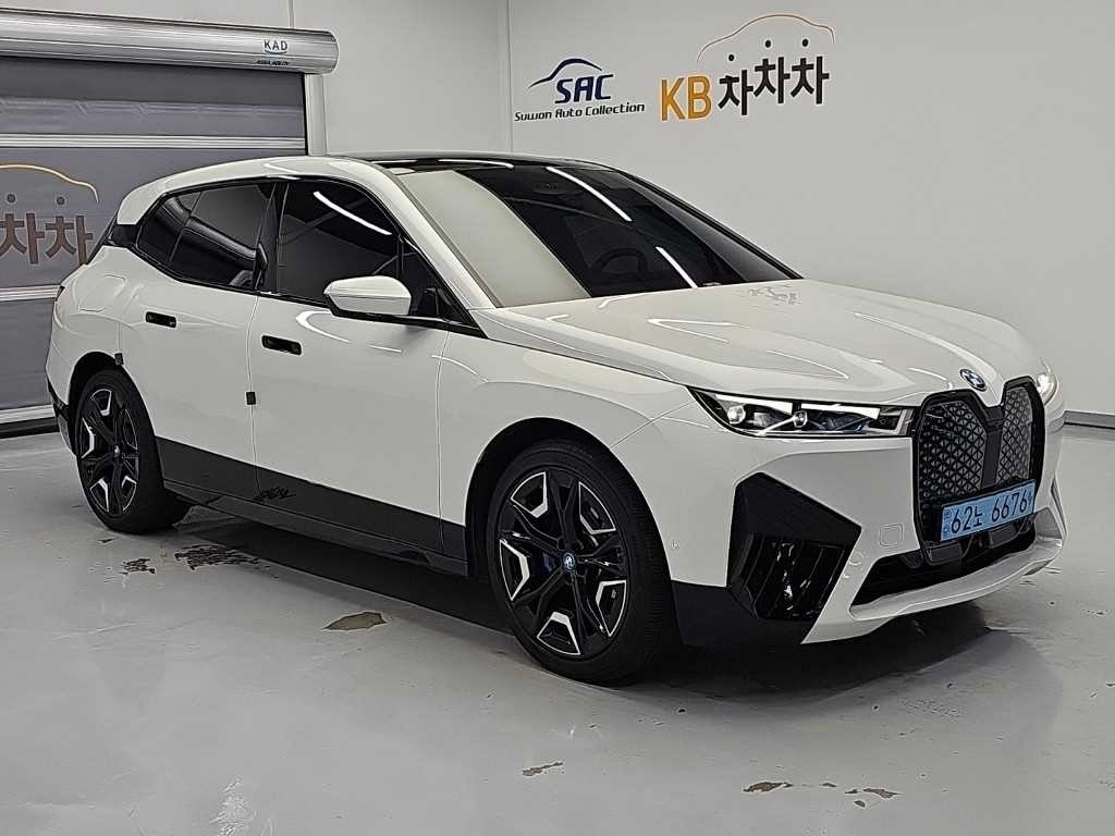 BMW iX xDrive 50 스포츠 플러스 이미지 4