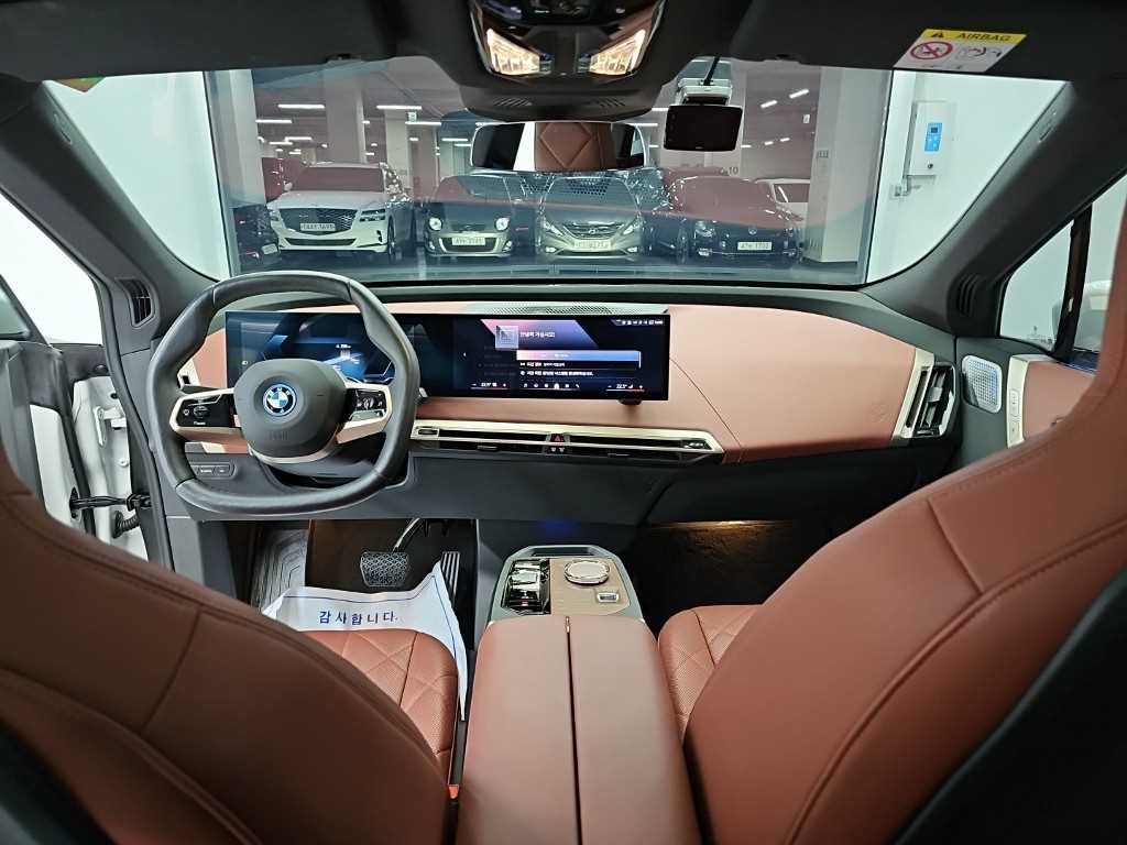 BMW iX xDrive 50 스포츠 플러스 이미지 7