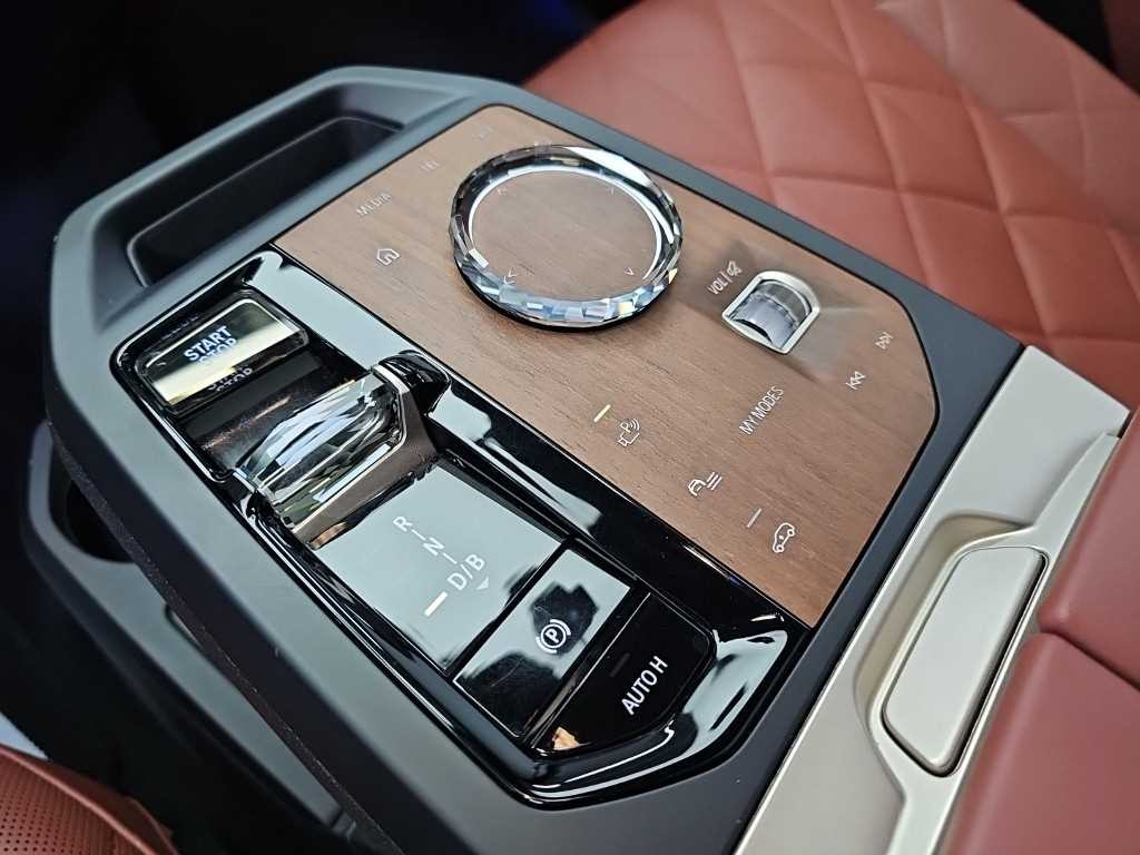 BMW iX xDrive 50 스포츠 플러스 이미지 8