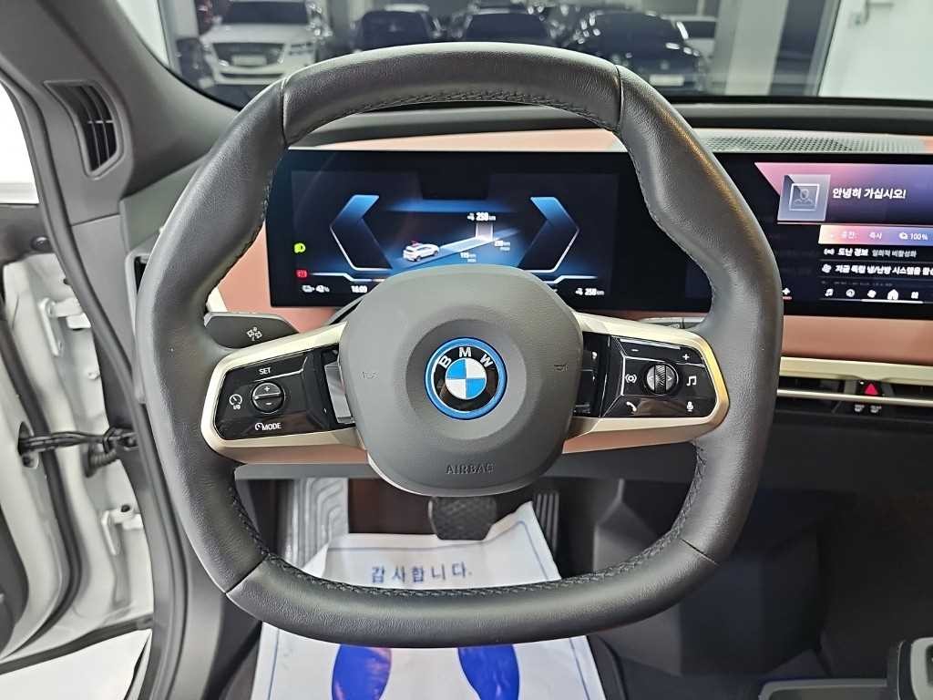 BMW iX xDrive 50 스포츠 플러스 이미지 9