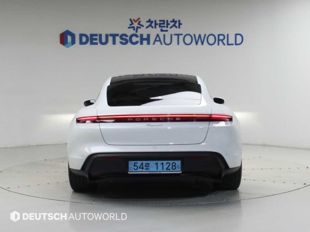 포르쉐 타이칸 베이스 이미지 4