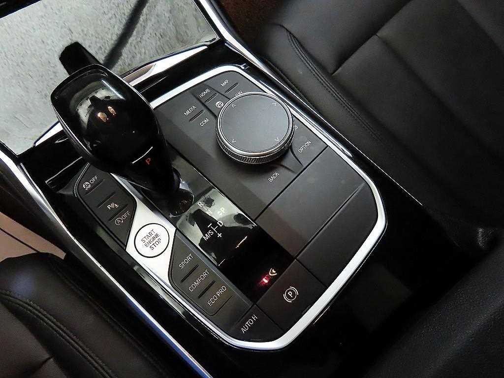 BMW 3시리즈 3시리즈 (G20) 320i 이미지 12