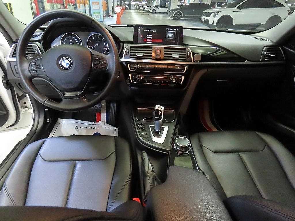 BMW 3시리즈 3시리즈 (F30) 320d 이미지 10