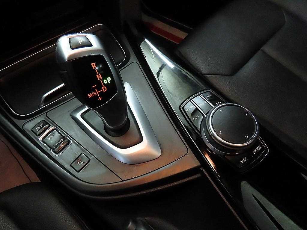 BMW 3시리즈 3시리즈 (F30) 320d 이미지 12