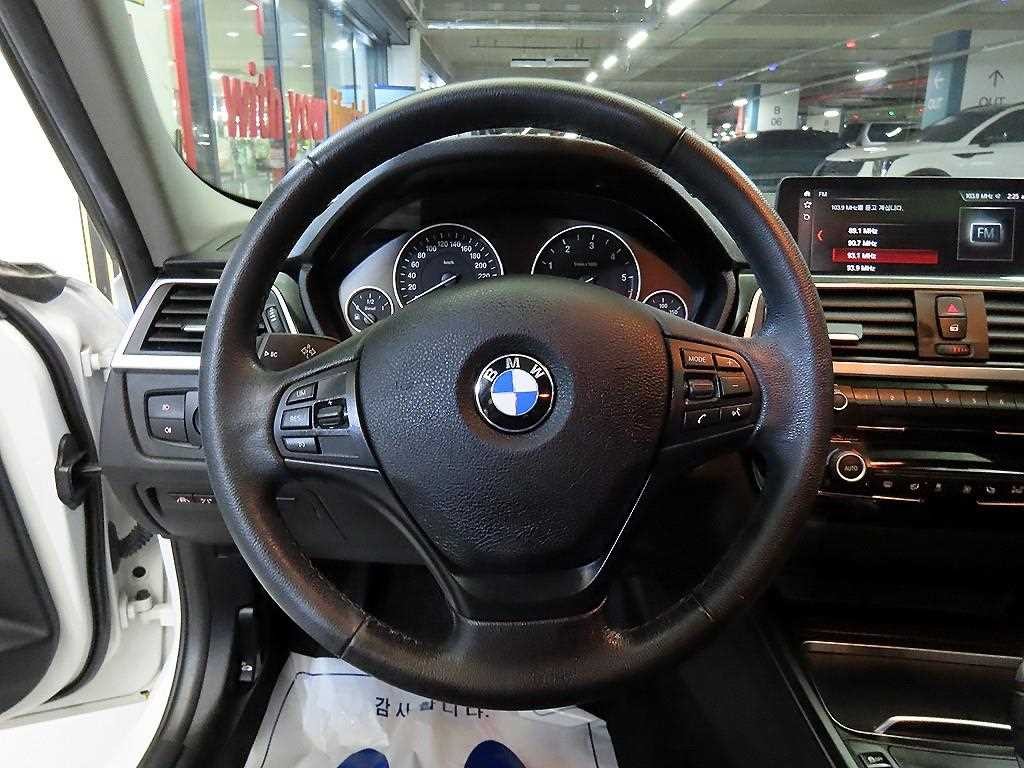 BMW 3시리즈 3시리즈 (F30) 320d 이미지 8