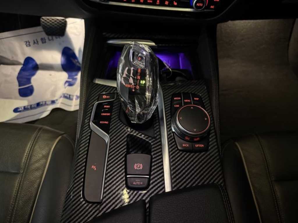 BMW 5시리즈 5시리즈 (G30) 520d 럭셔리 스페셜 에디션 이미지 15