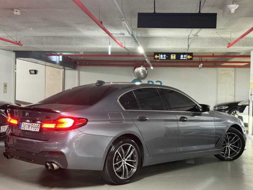 BMW 5시리즈 5시리즈 (G30) 520d 럭셔리 스페셜 에디션 이미지 2
