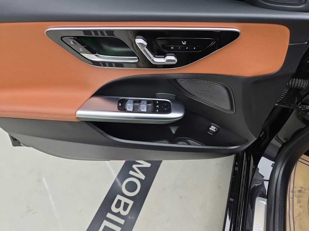 벤츠 C 클래스 C클래스 W206 C300 4MATIC 아방가르드 이미지 11
