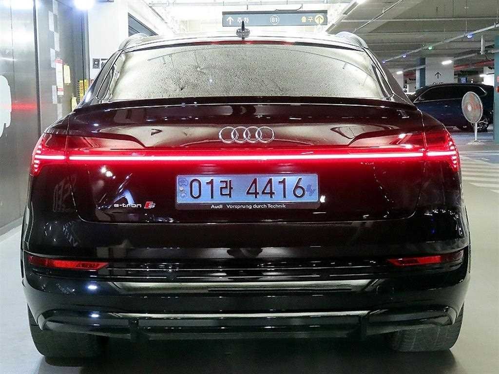 아우디 e-트론 S 스포트백 이미지 5