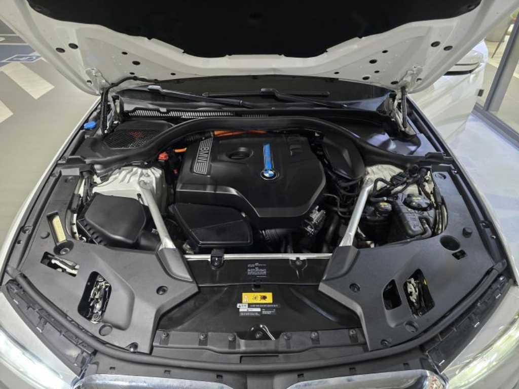 BMW 5시리즈 5시리즈 (G30) 530e M 스포츠 이미지 19
