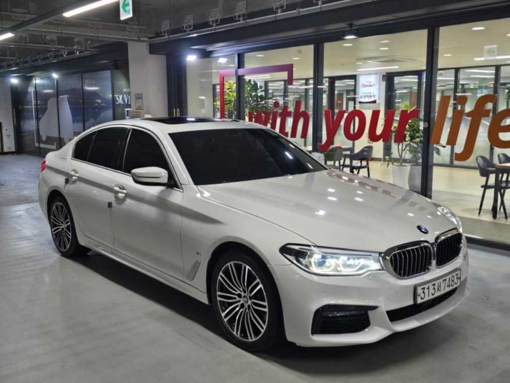 BMW 5시리즈 5시리즈 (G30) 530e M 스포츠 이미지 2